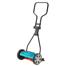 Gardena Classic Cylinder Mower 330: Manual mower with a 33-cm working width for lawn areas up to 150 m², blade cylinder of quality
