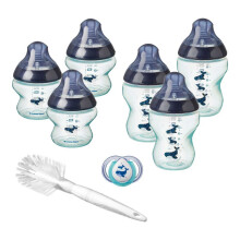 Tommee Tippee Closer to Nature Newborn Baby Bottle Starter Set, Breast-Like Teats with Anti-Colic Valve, Neutral Whale Decoration