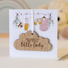 New Baby Girl/Baby Boy Card With Wooden Hanging Cloud Plaque Keepsake - Welcome To The World Little Lady/Little Man Gift (Pink)