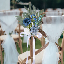 Fleurs en soie pour chaises de mariage et événements