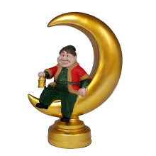 Harzfigur aus dem Nahen Osten, die auf einem goldenen Mond-Fett