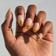 Glamnetic Press On Nails x Harry Potter - Helga Hufflepuff | Short Almond Fake Nails with Velvet Yellow French Tips & Gold Graphics, Officially Licens