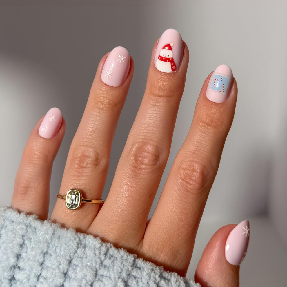 Glamnetic Press On Nails - Cocoa & Kisses | Short Oval Fake Nails In Natural Nude Base With Festive Winter Graphics In A Glossy Finish, Salon Quality