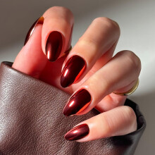 Glamnetic Press On Nails x Harry Potter - Godric Gryffindor | Short Almond Fake Nails with Red Metallic Chrome & Gradient Underside, Officially Licens