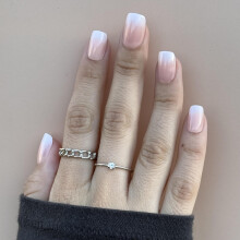 NUDE MOOD Press-On Nails av Lavaa Beauty | Kort Fyrkantig | Ombré Fransk Glansig Fyrkantig Naglar