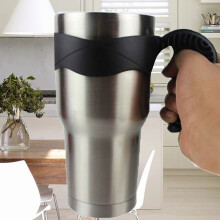 Geïsoleerde autobeker van 884 ml met handvat, zwart