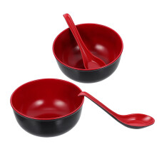 Melamiinista valmistettu ramen-kulhosetti lusikoilla