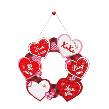 Houten deurbordje voor Valentijnsdag, hartvormige krans als wanddecoratie.