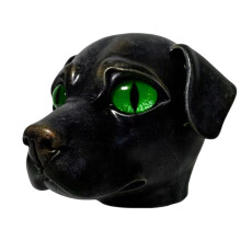 Elegante zwarte hond stenen sculpturen-groene ogen