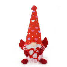 Decoratieset met vilten kabouters voor Valentijnsdag