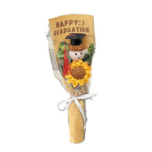 Bouquets de tournesols tricotés à-Garçon de remise des diplômes