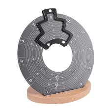 Graues Metall-Quintenzirkelrad mit Ahornständer