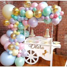 Pastelfarvet ballonbue-guirlandesæt med guldkonfetti