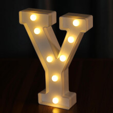 Letras iluminadas por LED: AZ + 0-9, alimentadas por bateria.