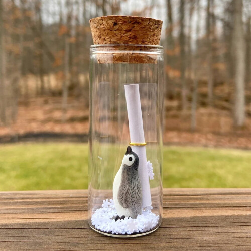 Glas-Botschaftsflasche mit Mini-Pinguin und Schneeflocken