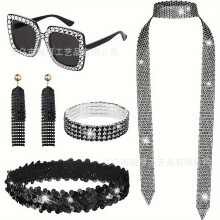 (Set 23) Set di gioielli da discoteca anni '70: orecchini, collana e bracciale in metallo con paillettes per donna.
