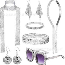 (Set 27) Set di gioielli da discoteca anni '70: orecchini, collana e bracciale in metallo con paillettes per donna.