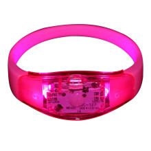 LED svietiaci náramok ovládaný hlasom