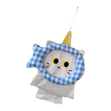Eleganter Handtuchspender mit Felines-Print,