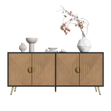 Credenza da 160 cm, quattro ante, maniglie in oro spazzolato e gambe del tavolo lucide.