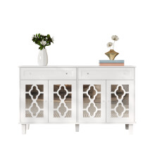 Credenza con quattro ante a specchio, cassettiera con cassetti, ripiani regolabili e maniglie in cristallo.