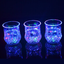 Bicchiere da birra con luci LED che cambiano colore, attivate da liquidi, confezione da 1