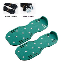 Sapatos com pregos para piso de epóxi, com placa de metal e pregos curtos.