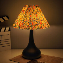 Vintage kovová stolová lampa biela 31 cm