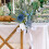Fleurs en soie pour chaises de mariage et événements 4