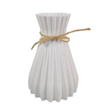 Retro plastblomstervase, hvit, 10x7x17cm, 1 stk.