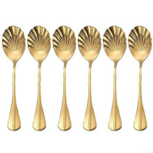 Schelpvormige roestvrijstalen dessertlepel met lange steel, goudkleurig spiegelend servies voor bruiloften.
