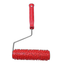 7 inch reliëfverfroller met regendruppelmotief en plastic handvat voor wanddecoratie en doe-het-zelf kunstprojecten.