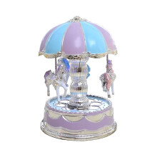 Lila drehbare Spieluhr in Pferdeform mit Licht