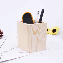Portalápices de madera maciza color beige, 10x8x8 cm.