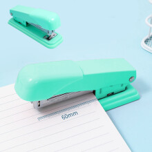 Mini nietmachine voor op het bureau – compact, schattig en functioneel