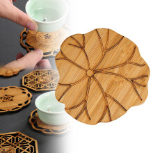 Set di sottobicchieri botanici in legno da 8-9 cm