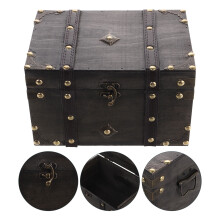Cofre del tesoro de madera antiguo con cerradura, gris oscuro.