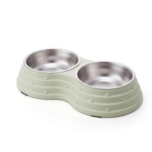 Tigela dupla para animais de estimação em aço inoxidável com almofadas de silicone antiderrapantes.