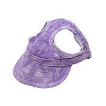 Cappellino da baseball viola per animali domestici con grandi fori per le orecchie, regolabile, ideale per proteggersi dal sole.