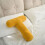 Coussin en peluche en forme de lettre T 40 cm 4