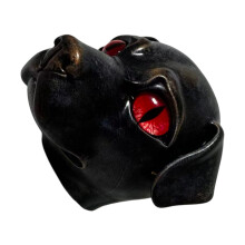 Elegante schwarze Hundesteinskulpturen als-rote Augen