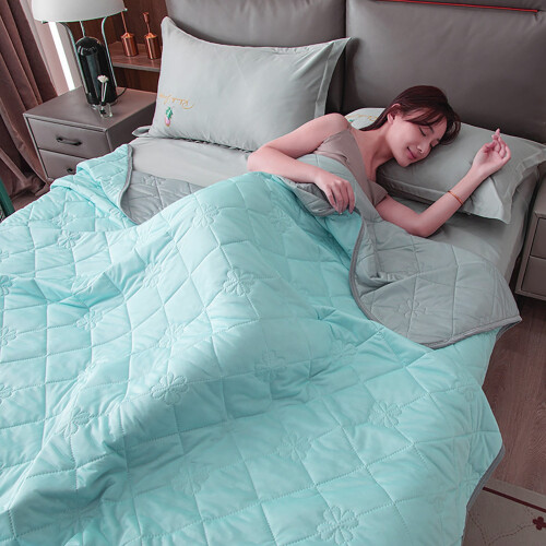 Microfiber Wave Quilt for Queen Bed 59 x 86.7 in