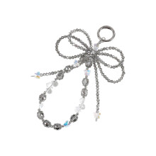 Llavero artesanal en forma de lágrima con doble detalle de cuentas decorativas. Adorno moderno unisex. Regalo multicolor.