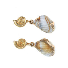 Elegante Ohrhänger aus Muschelschalen, hypoallergen, aus Zinklegierung, leicht und hautfreundlich.