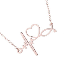 Elegante collar de acero inoxidable con diseño de ECG, ideal para profesionales de la salud.