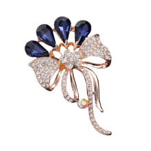 Elegant Flower Brooch Sophisticated Rhinestones Pin Alloy Texture Clothing Jewelry Suitable compatible with Fashion Women Present