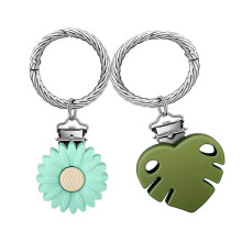 Fashionable Double Use Flower Leaf Hat Clip Key Rings Corrosion Resistant Alloy Compact Size compatible with Travel Outfits Green chrysanthemum