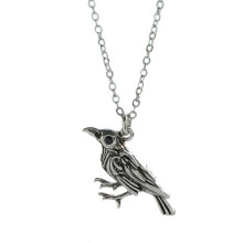 Collier pendentif corbeau punk avec détails, bijou en alliage, accessoire gothique unisexe, idéal pour les costumes d'Halloween et les soirées.