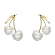 Pendientes de botón con diseño de cerezas en tono crema, elegantes, de metal de primera calidad, antialérgicos, compatibles con mujeres.