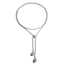 Elegante collar de cristal en capas, de longitud ajustable, con adornos de cristal brillante.